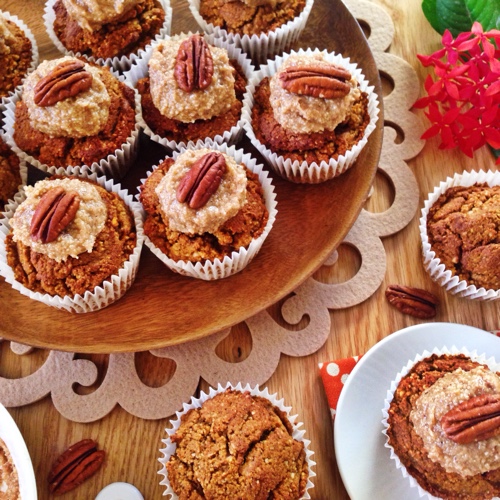 pumpkin-muffins-with-maple-cinnamon-cream